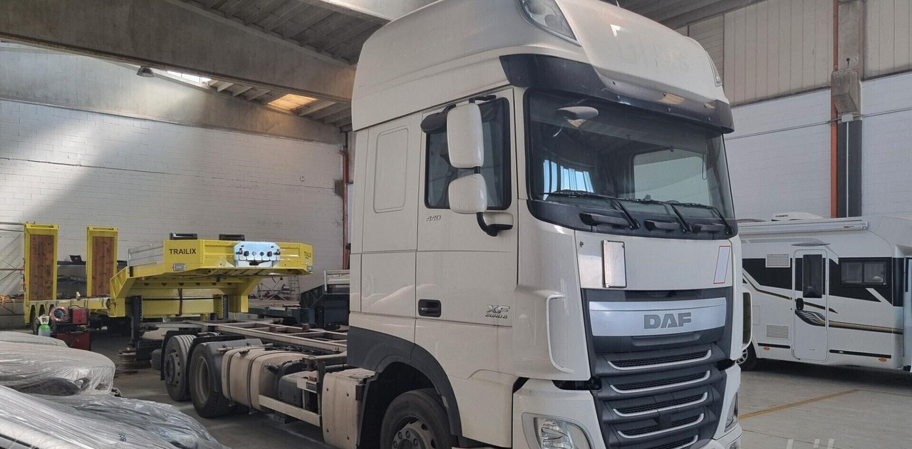 DAF XF 440 Euro 6 - Full Pneumatico - 2015 - Konteineru vedējs/ Kravas automašīna ar noņemamā virsbūve: foto 4 DAF XF 440 Euro 6 - Full Pneumatico - 2015 - Konteineru vedējs/ Kravas automašīna ar noņemamā virsbūve: foto 4