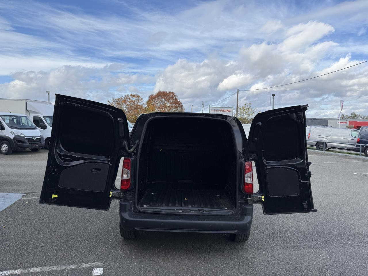 CITROEN Berlingo 1.5 BlueHDi S&S - 130 - BV EAT8 III FOURGON Fourgon M Driver 650 kg PHASE 1 - Kravas mikroautobuss: foto 2 CITROEN Berlingo 1.5 BlueHDi S&S - 130 - BV EAT8 III FOURGON Fourgon M Driver 650 kg PHASE 1 - Kravas mikroautobuss: foto 2