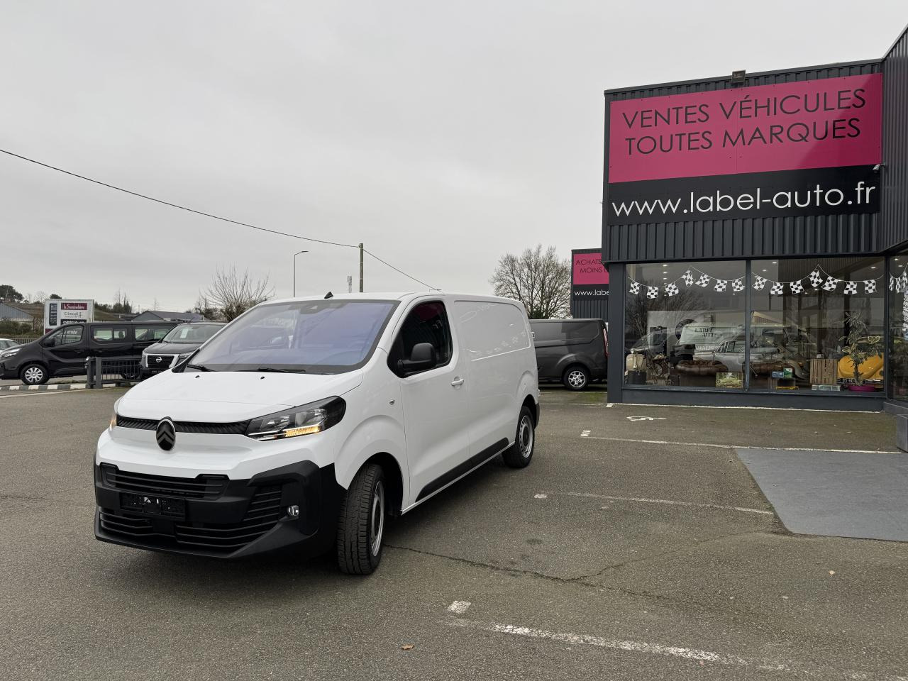 CITROEN Jumpy M 2.0 BlueHDi - 145 S&S - BV EAT8 III FOURGON . PHASE 2 - Kravas mikroautobuss: foto 1 CITROEN Jumpy M 2.0 BlueHDi - 145 S&S - BV EAT8 III FOURGON . PHASE 2 - Kravas mikroautobuss: foto 1