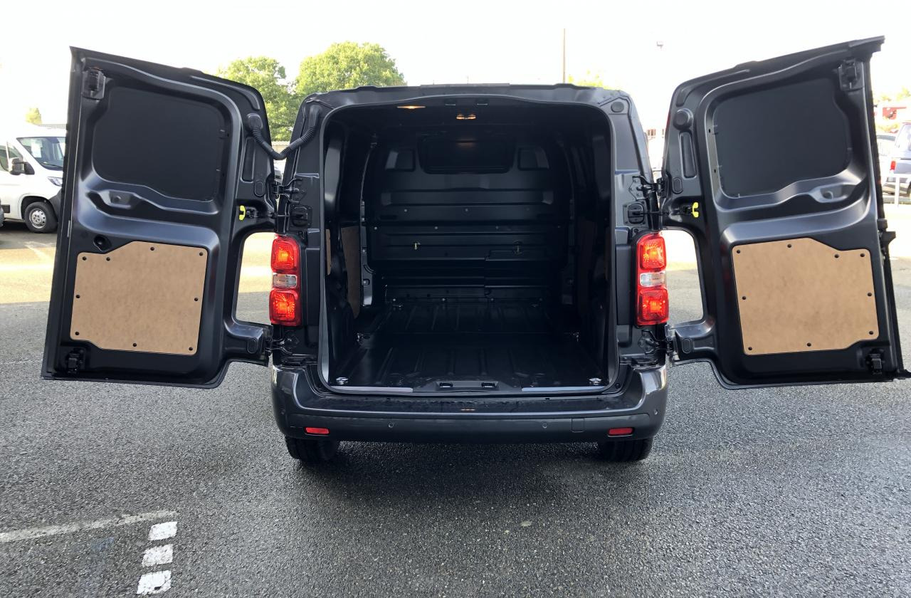 CITROEN Jumpy M 2.0 BlueHDi - 180 S&S - BV EAT8 III FOURGON . PHASE 2 - Kravas mikroautobuss: foto 3 CITROEN Jumpy M 2.0 BlueHDi - 180 S&S - BV EAT8 III FOURGON . PHASE 2 - Kravas mikroautobuss: foto 3