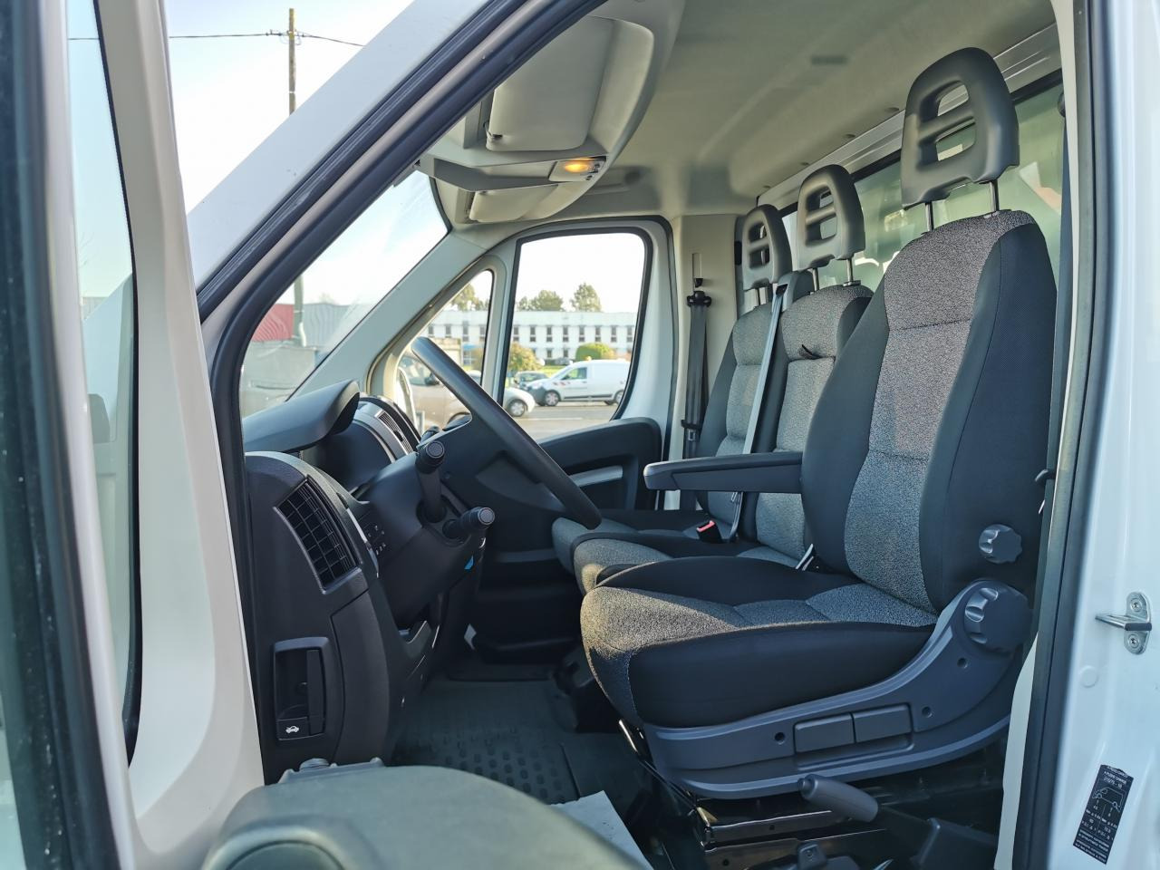 FIAT DUCATO 3T5 CAISSE + HAYON 2.3 MJT 140CH PRO LOUNGE - Furgons ar slēgtā virsbūve: foto 5 FIAT DUCATO 3T5 CAISSE + HAYON 2.3 MJT 140CH PRO LOUNGE - Furgons ar slēgtā virsbūve: foto 5