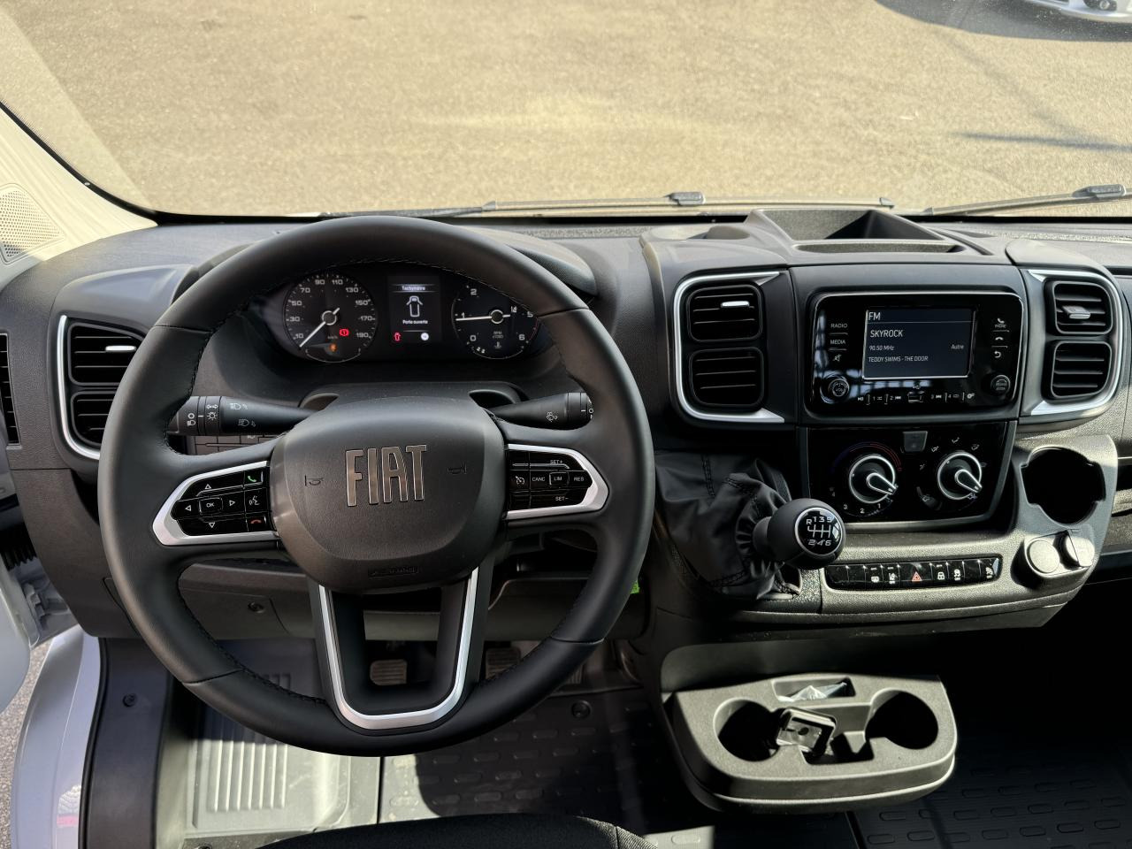 FIAT Ducato Maxi 3.5 XL 2.2 - 140 S&S III PLATEAU CABINE Plateau cabine Maxi 3.5 XL PHASE 4 - Automašīna ar kravas platformu: foto 5 FIAT Ducato Maxi 3.5 XL 2.2 - 140 S&S III PLATEAU CABINE Plateau cabine Maxi 3.5 XL PHASE 4 - Automašīna ar kravas platformu: foto 5