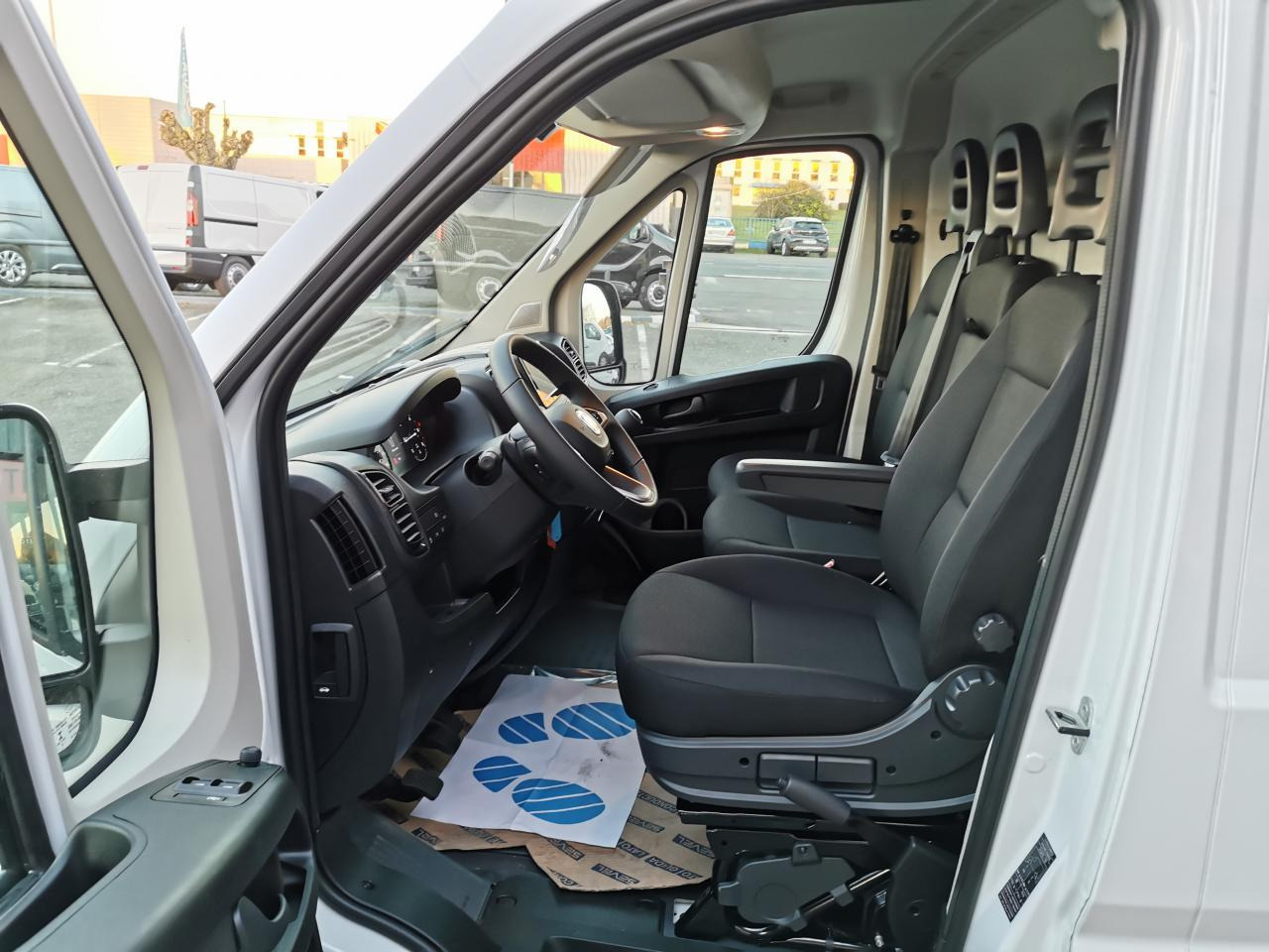 FIAT Ducato Tôlé Maxi 3.5 XL H2 2.2 - 140 S&S III FOURGON TOLE Fourgon Tôlé - Kravas mikroautobuss: foto 5 FIAT Ducato Tôlé Maxi 3.5 XL H2 2.2 - 140 S&S III FOURGON TOLE Fourgon Tôlé - Kravas mikroautobuss: foto 5