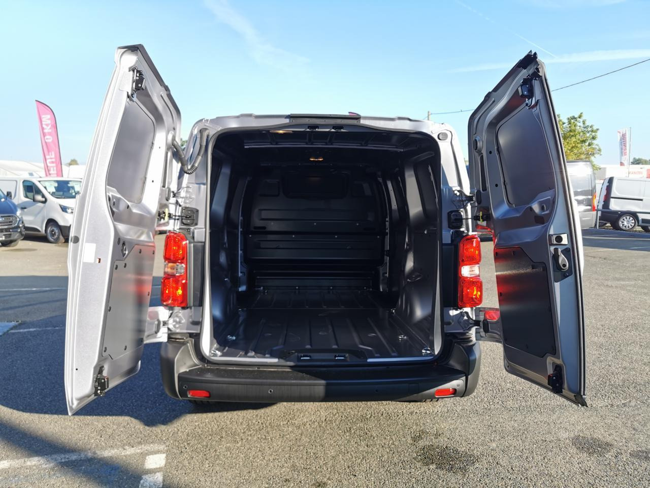 Fiat Scudo XL 2.0 BlueHDi - 145 III 2022 FOURGON Fourgon XL PHASE 1 - Kravas mikroautobuss: foto 3 Fiat Scudo XL 2.0 BlueHDi - 145 III 2022 FOURGON Fourgon XL PHASE 1 - Kravas mikroautobuss: foto 3