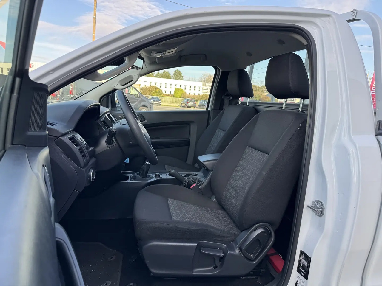 Ford Ranger 2.0 TDCI 170CH SIMPLE CABINE XL - Pikaps: foto 5 Ford Ranger 2.0 TDCI 170CH SIMPLE CABINE XL - Pikaps: foto 5