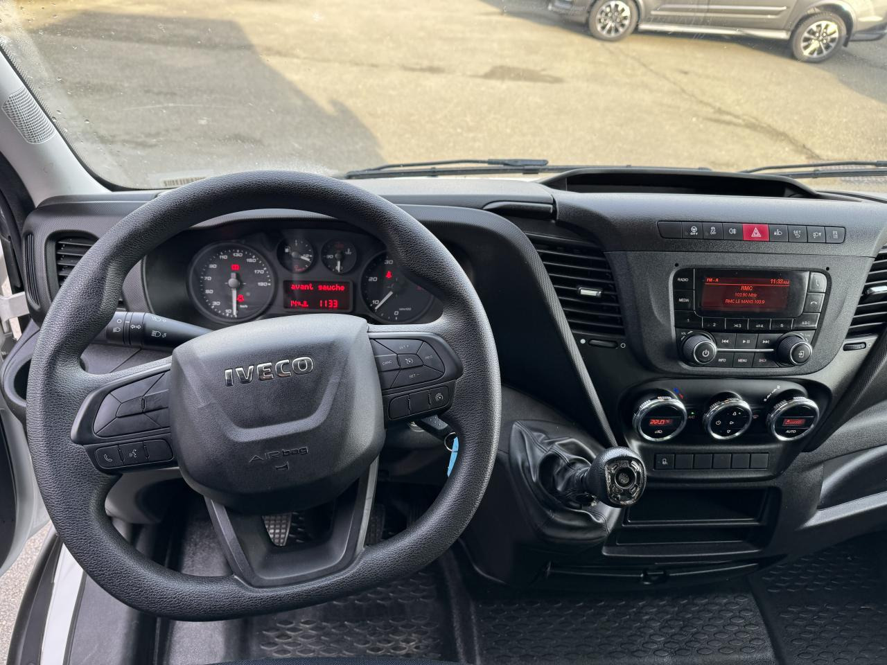 IVECO Daily 35C16 CAISSE HAYON 20M3 RJ 3.0L 160CH - Furgons ar slēgtā virsbūve: foto 4 IVECO Daily 35C16 CAISSE HAYON 20M3 RJ 3.0L 160CH - Furgons ar slēgtā virsbūve: foto 4