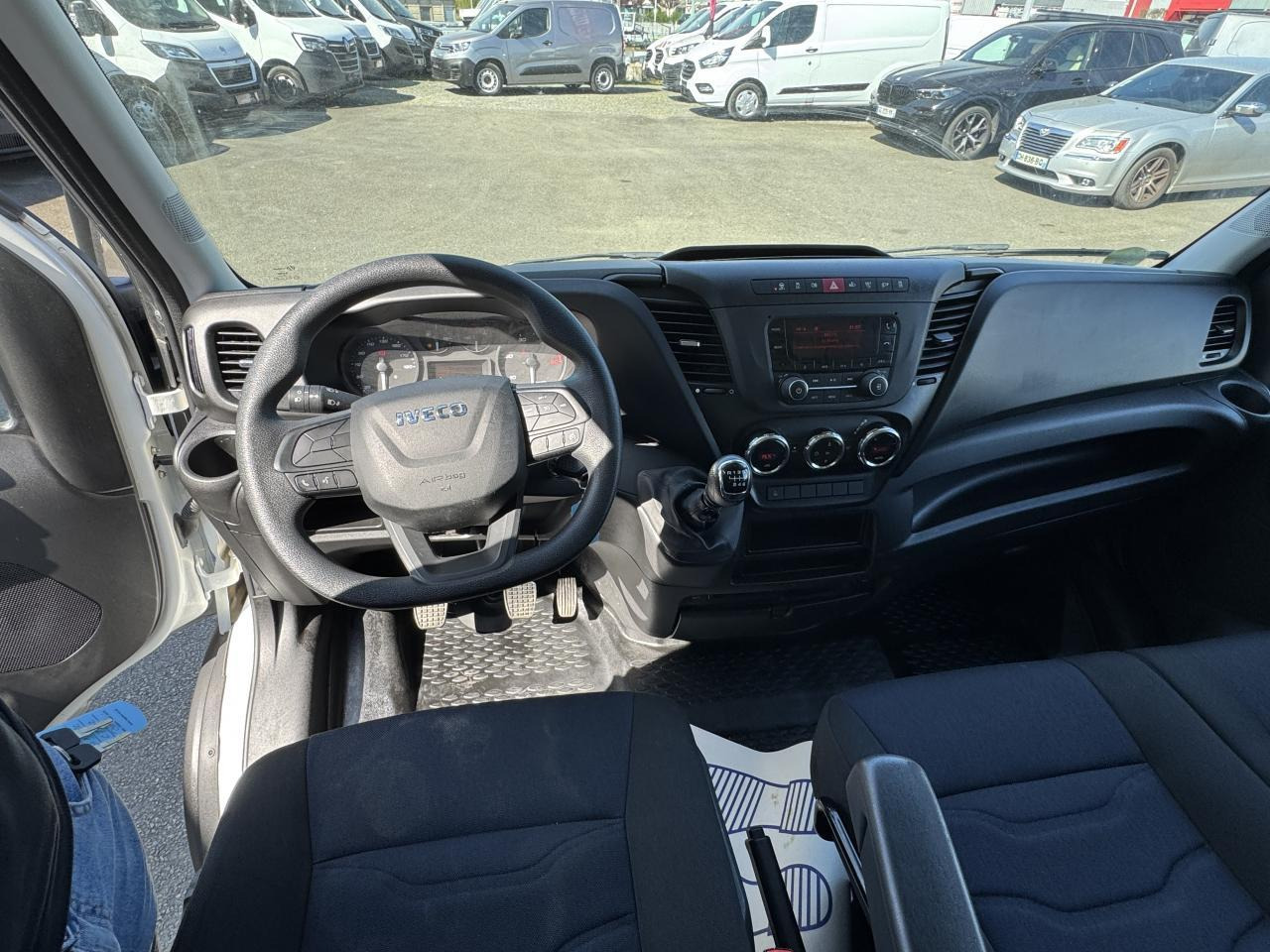Iveco Daily 35 C 16 CAISSE HAYON 20M3 - Furgons ar slēgtā virsbūve: foto 4 Iveco Daily 35 C 16 CAISSE HAYON 20M3 - Furgons ar slēgtā virsbūve: foto 4