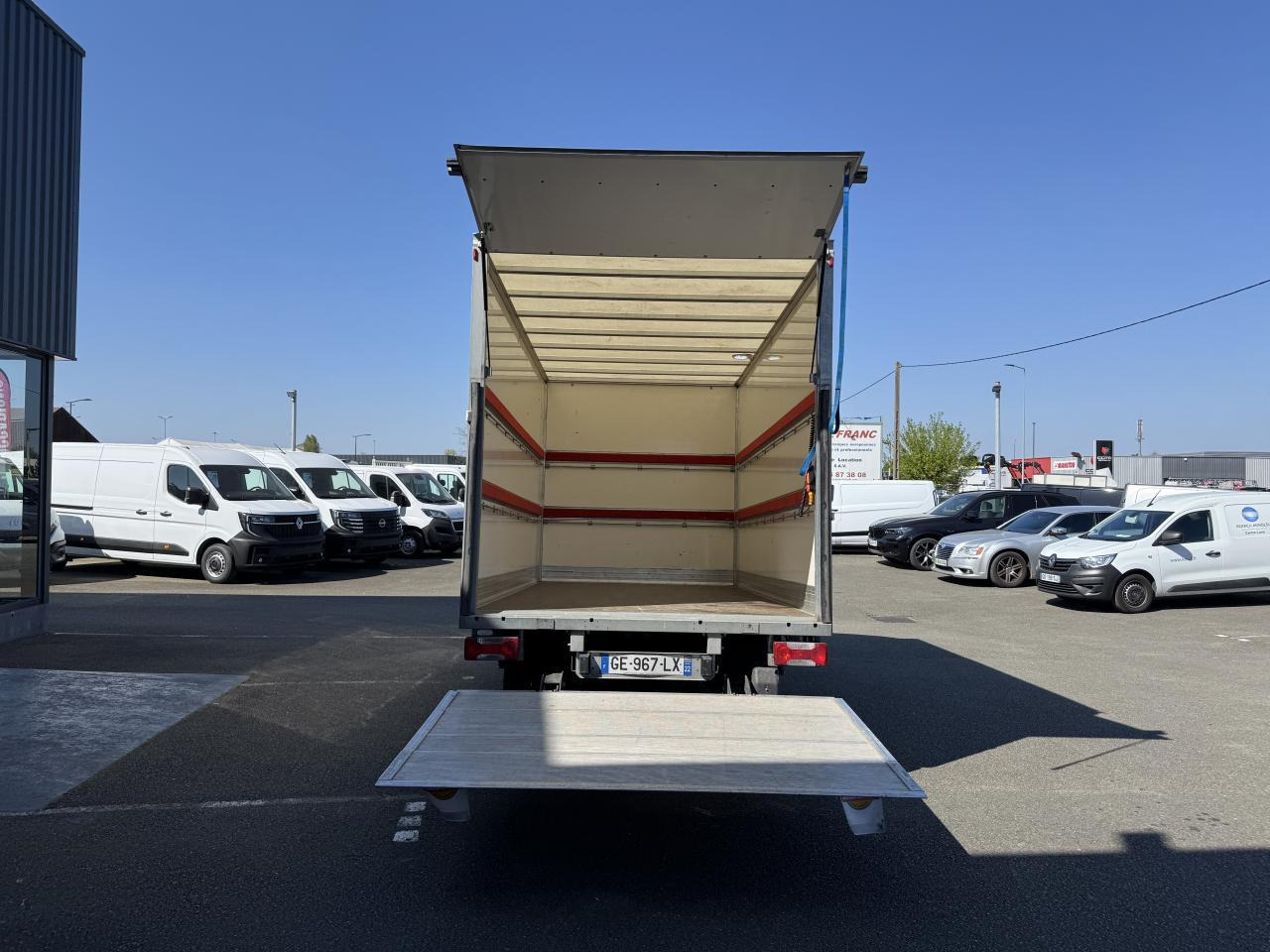 Iveco Daily 35 C 16 CAISSE HAYON 20M3 - Furgons ar slēgtā virsbūve: foto 3 Iveco Daily 35 C 16 CAISSE HAYON 20M3 - Furgons ar slēgtā virsbūve: foto 3