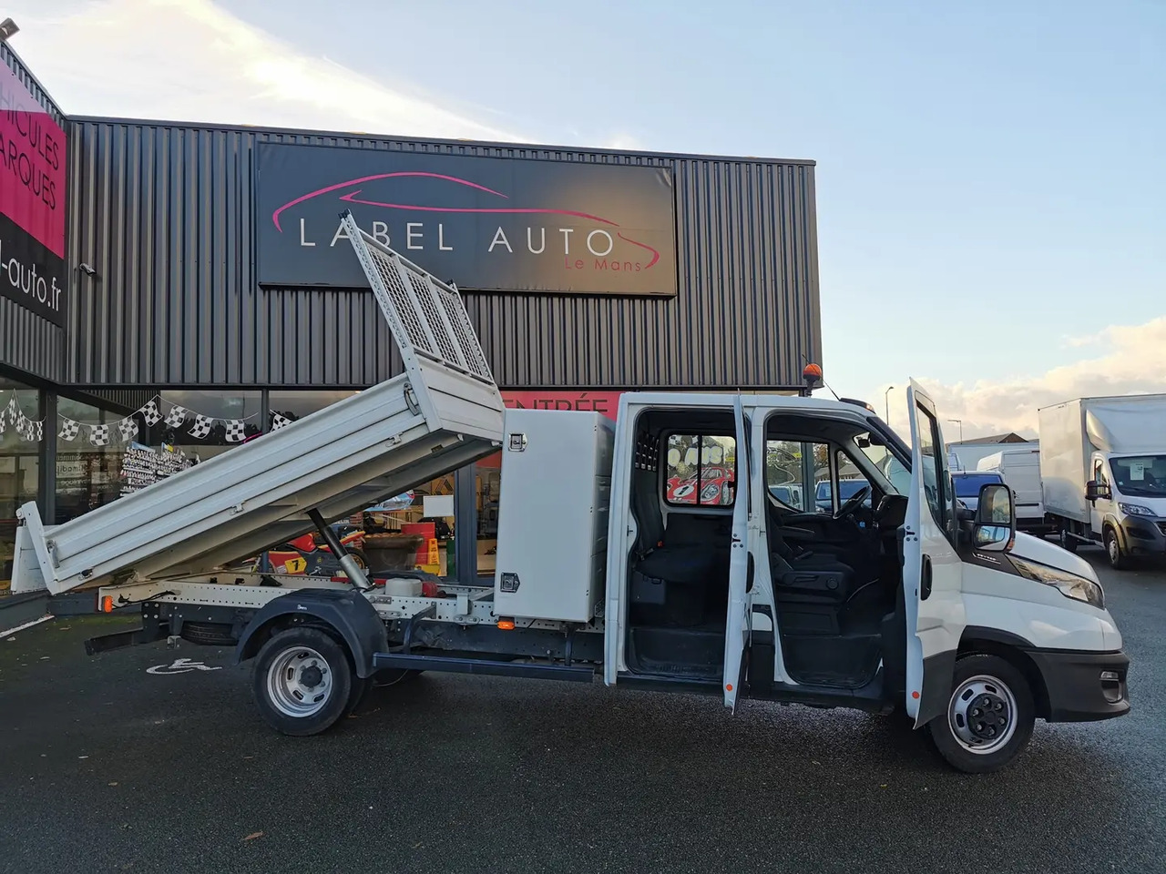 Iveco Daily 35C14 EMPATTEMENT 3750 - Komercauto pašizgāzējs: foto 1 Iveco Daily 35C14 EMPATTEMENT 3750 - Komercauto pašizgāzējs: foto 1