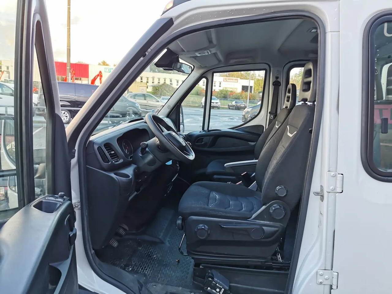 Iveco Daily 35C14 EMPATTEMENT 3750 - Komercauto pašizgāzējs: foto 5 Iveco Daily 35C14 EMPATTEMENT 3750 - Komercauto pašizgāzējs: foto 5
