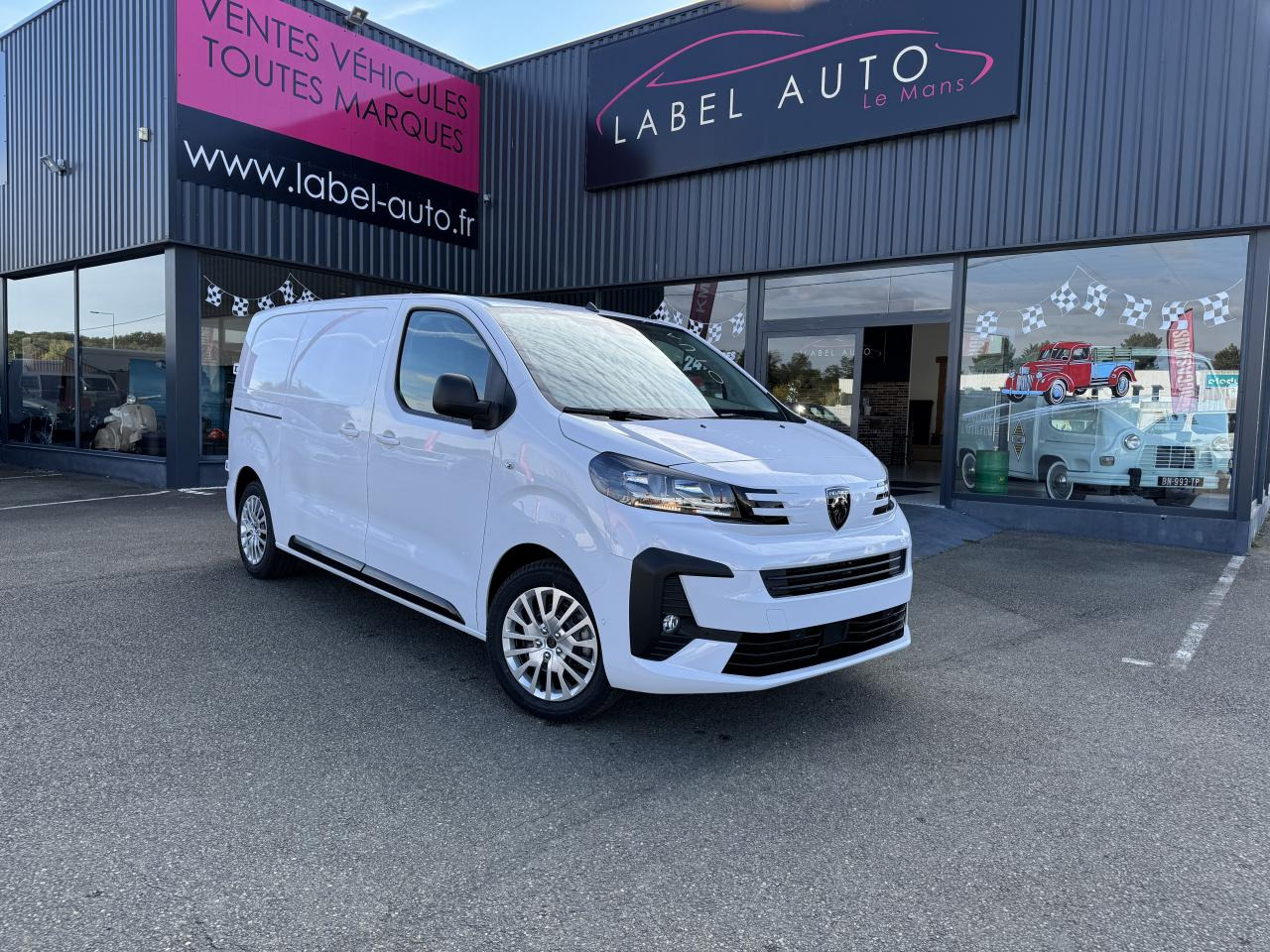 PEUGEOT Expert M 2.0 BlueHDi - 145 S&S - BV EAT8 III FOURGON Fourgon PHASE 2 - Kravas mikroautobuss: foto 1 PEUGEOT Expert M 2.0 BlueHDi - 145 S&S - BV EAT8 III FOURGON Fourgon PHASE 2 - Kravas mikroautobuss: foto 1