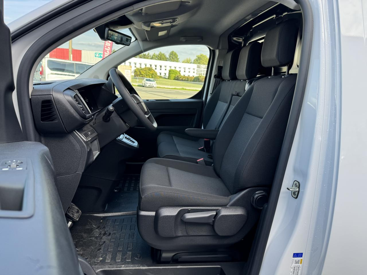 PEUGEOT Expert M 2.0 BlueHDi - 145 S&S - BV EAT8 III FOURGON Fourgon PHASE 2 - Kravas mikroautobuss: foto 5 PEUGEOT Expert M 2.0 BlueHDi - 145 S&S - BV EAT8 III FOURGON Fourgon PHASE 2 - Kravas mikroautobuss: foto 5