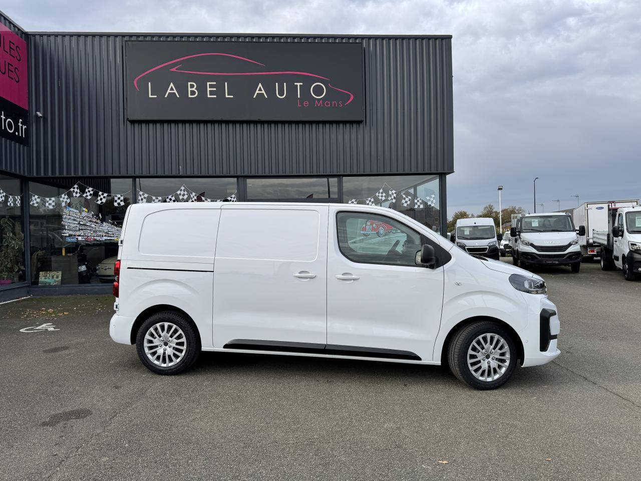 PEUGEOT Expert M 2.0 BlueHDi - 145 S&S - BV EAT8  III FOURGON Fourgon PHASE 2 līzingu PEUGEOT Expert M 2.0 BlueHDi - 145 S&S - BV EAT8  III FOURGON Fourgon PHASE 2: foto 9