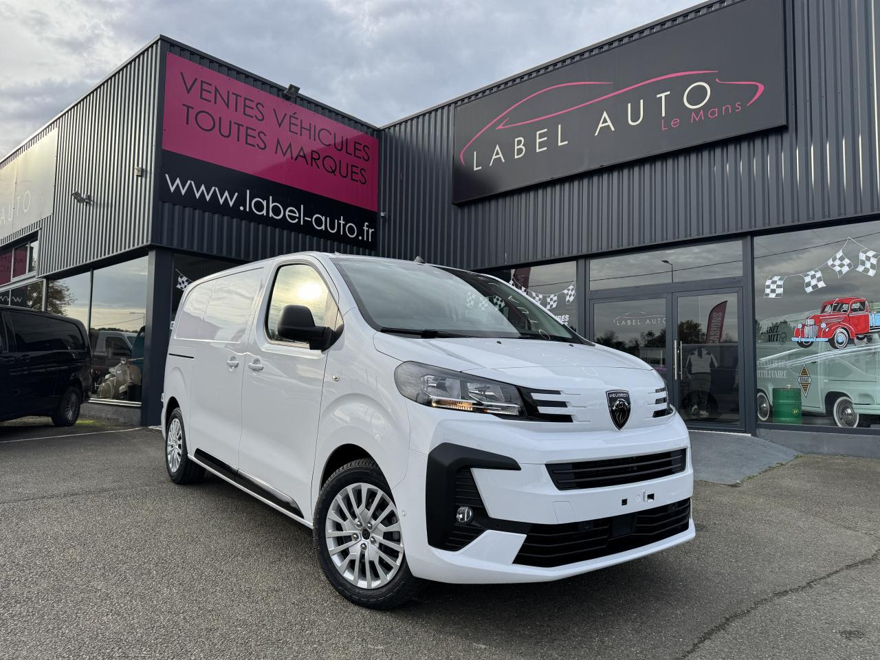 PEUGEOT Expert M 2.0 BlueHDi - 145 S&S - BV EAT8 III FOURGON Fourgon PHASE 2 - Kravas mikroautobuss: foto 1 PEUGEOT Expert M 2.0 BlueHDi - 145 S&S - BV EAT8 III FOURGON Fourgon PHASE 2 - Kravas mikroautobuss: foto 1