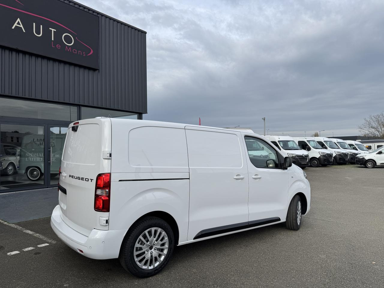 PEUGEOT Expert M 2.0 BlueHDi - 145 S&S - BV EAT8  III FOURGON Fourgon PHASE 2 līzingu PEUGEOT Expert M 2.0 BlueHDi - 145 S&S - BV EAT8  III FOURGON Fourgon PHASE 2: foto 6