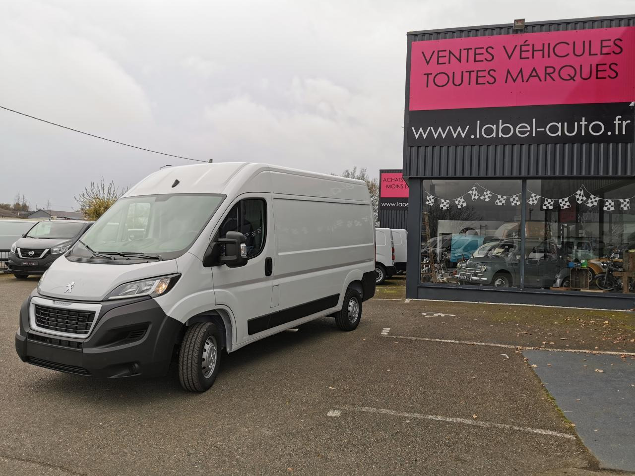 Peugeot Boxer 3.5t L2H2 2.2 HDi S&S Maxi - 140 III FOURGON TOLE Fourgon Tolé 435 L2H2 PHASE 3 - Kravas mikroautobuss: foto 5 Peugeot Boxer 3.5t L2H2 2.2 HDi S&S Maxi - 140 III FOURGON TOLE Fourgon Tolé 435 L2H2 PHASE 3 - Kravas mikroautobuss: foto 5