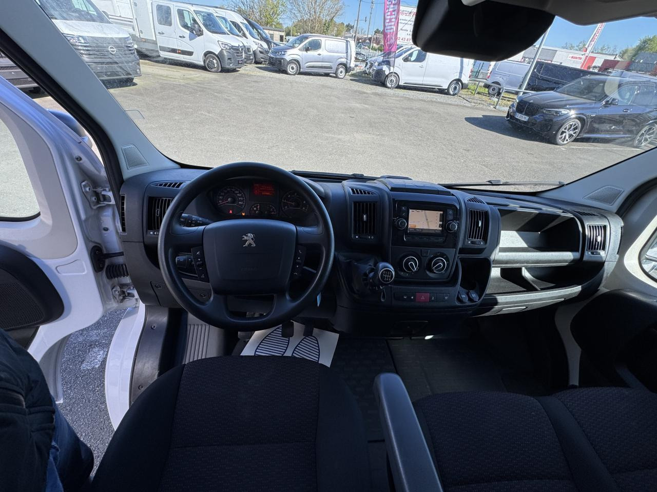 Peugeot Boxer 333 L1H1 2.2 BLUEHDI S&S 140CH ASPHALT - Kravas mikroautobuss: foto 3 Peugeot Boxer 333 L1H1 2.2 BLUEHDI S&S 140CH ASPHALT - Kravas mikroautobuss: foto 3