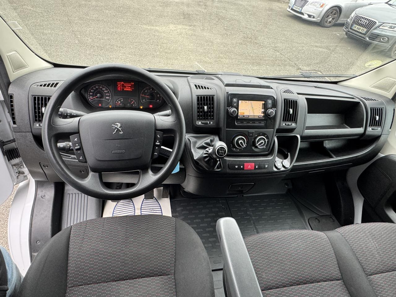Peugeot Boxer 333 L1H1 2.2 BLUEHDI S&S 140CH ASPHALT - Kravas mikroautobuss: foto 3 Peugeot Boxer 333 L1H1 2.2 BLUEHDI S&S 140CH ASPHALT - Kravas mikroautobuss: foto 3