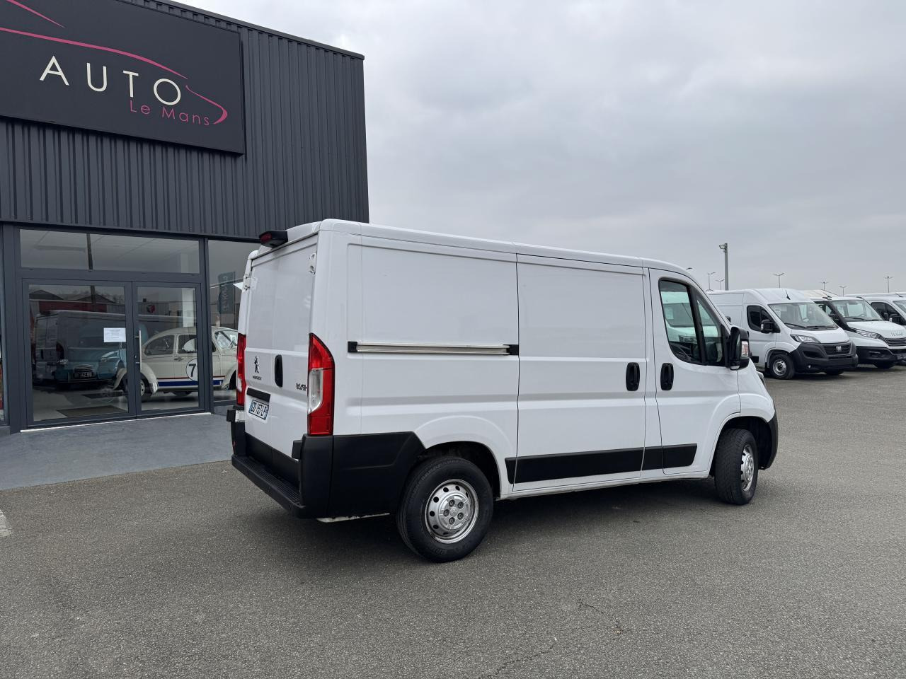 Peugeot Boxer 333 L1H1 2.2 BLUEHDI S&S 140CH ASPHALT - Kravas mikroautobuss: foto 5 Peugeot Boxer 333 L1H1 2.2 BLUEHDI S&S 140CH ASPHALT - Kravas mikroautobuss: foto 5