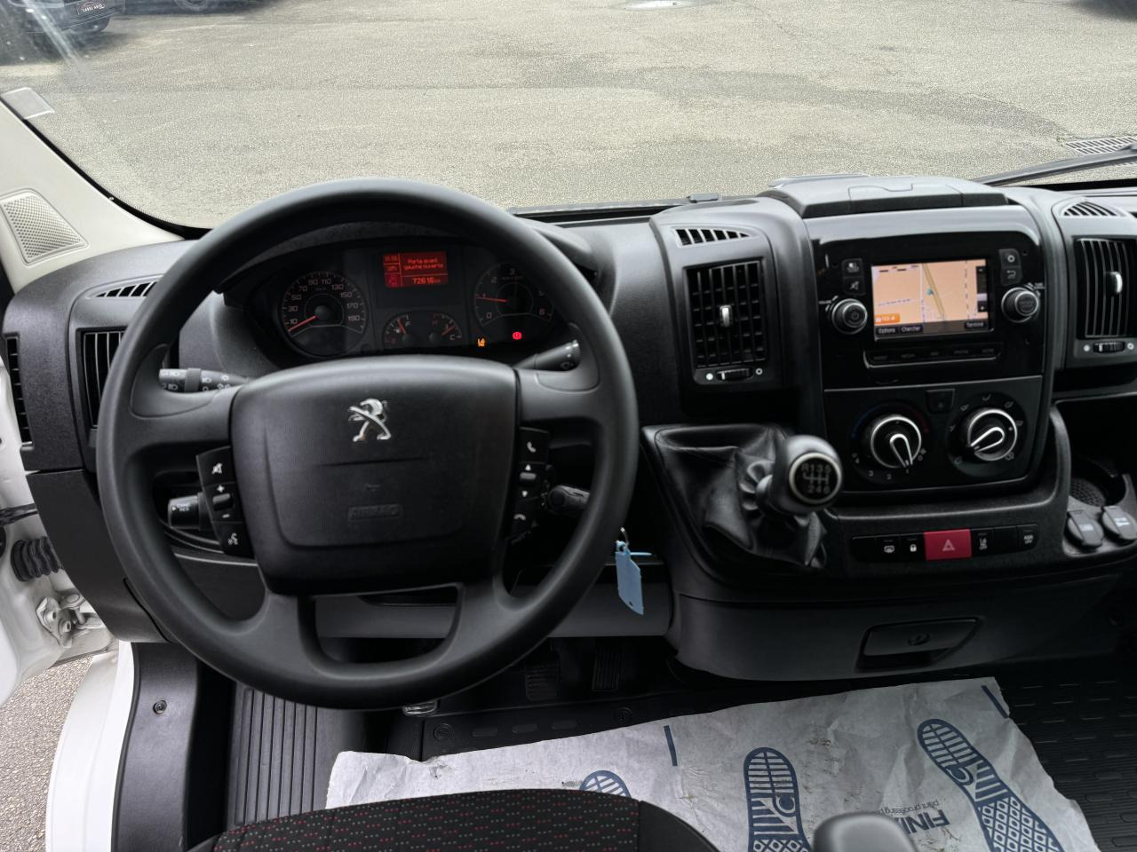 Peugeot Boxer 333 L1H1 2.2 BLUEHDI S&S 140CH ASPHALT - Kravas mikroautobuss: foto 3 Peugeot Boxer 333 L1H1 2.2 BLUEHDI S&S 140CH ASPHALT - Kravas mikroautobuss: foto 3