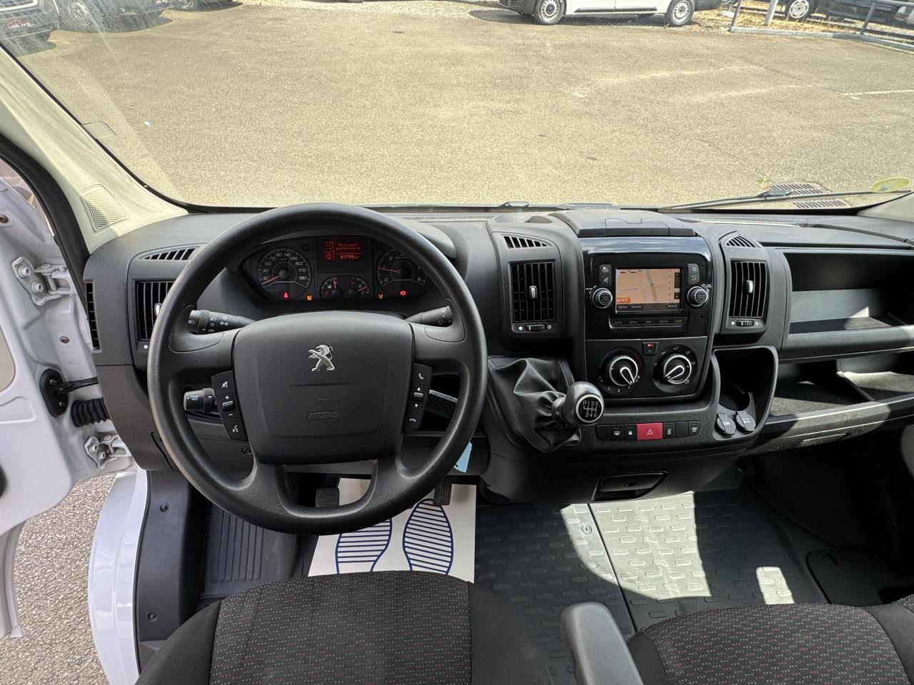 Peugeot Boxer 333 L2H2 2.2 BLUEHDI S&S 140CH ASPHALT - Kravas mikroautobuss: foto 3 Peugeot Boxer 333 L2H2 2.2 BLUEHDI S&S 140CH ASPHALT - Kravas mikroautobuss: foto 3