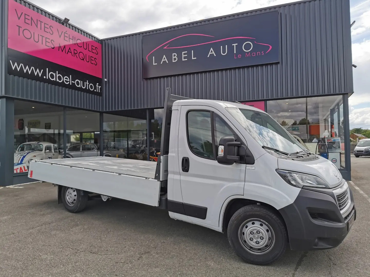 Peugeot Boxer 435 L4 2.2 BLUEHDI 140 S&S PREMIUM - Automašīna ar kravas platformu: foto 1 Peugeot Boxer 435 L4 2.2 BLUEHDI 140 S&S PREMIUM - Automašīna ar kravas platformu: foto 1