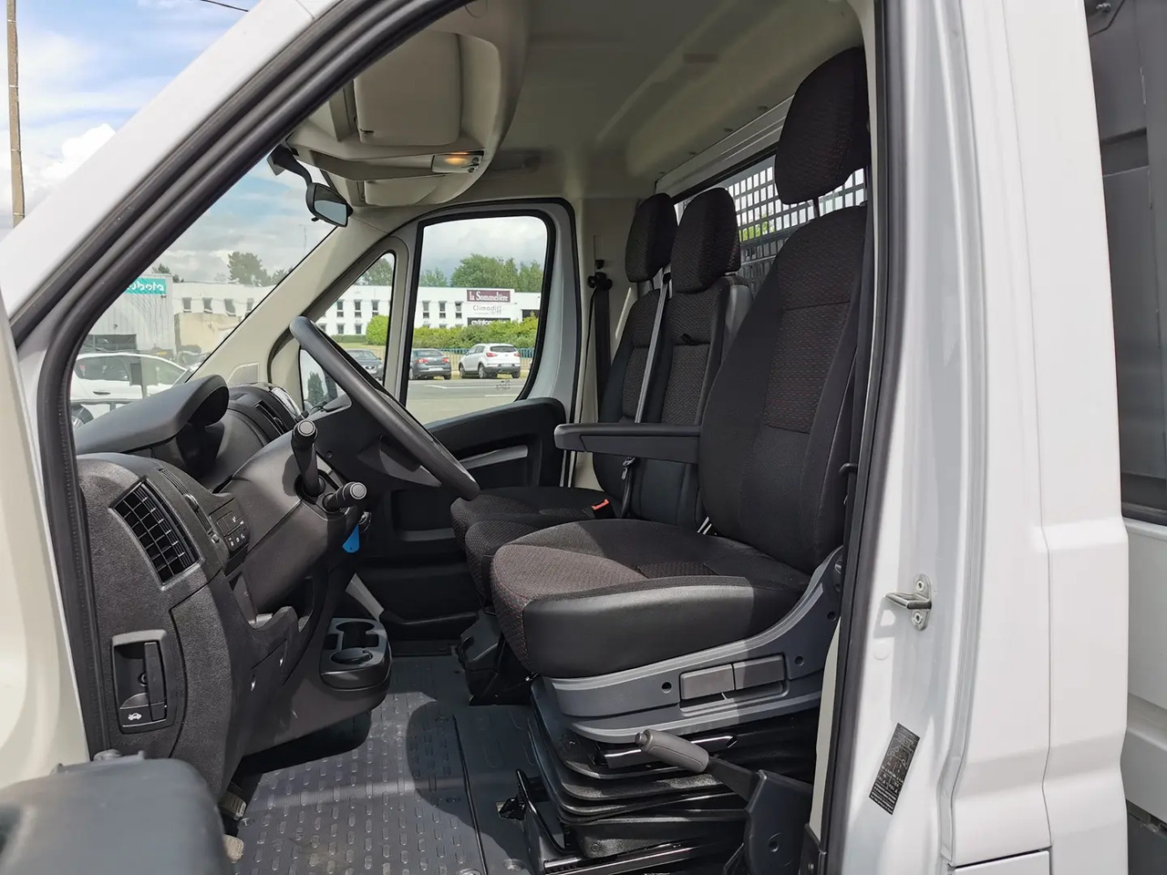 Peugeot Boxer 435 L4 2.2 BLUEHDI 140 S&S PREMIUM - Automašīna ar kravas platformu: foto 5 Peugeot Boxer 435 L4 2.2 BLUEHDI 140 S&S PREMIUM - Automašīna ar kravas platformu: foto 5