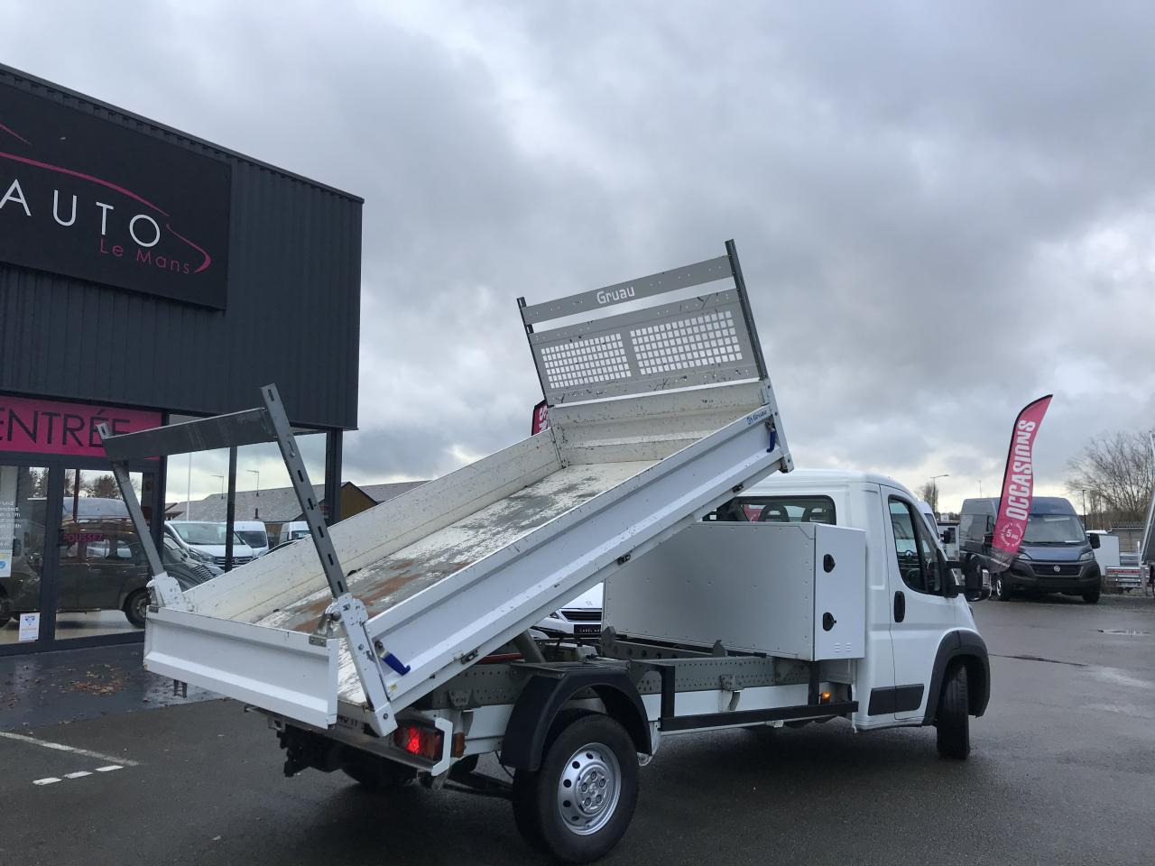 Peugeot Boxer ASPHALT 335 L3 2.2 BlueHDi S&S - 165 III CHASSIS CABINE BENNE COFFRE - Komercauto pašizgāzējs: foto 5 Peugeot Boxer ASPHALT 335 L3 2.2 BlueHDi S&S - 165 III CHASSIS CABINE BENNE COFFRE - Komercauto pašizgāzējs: foto 5