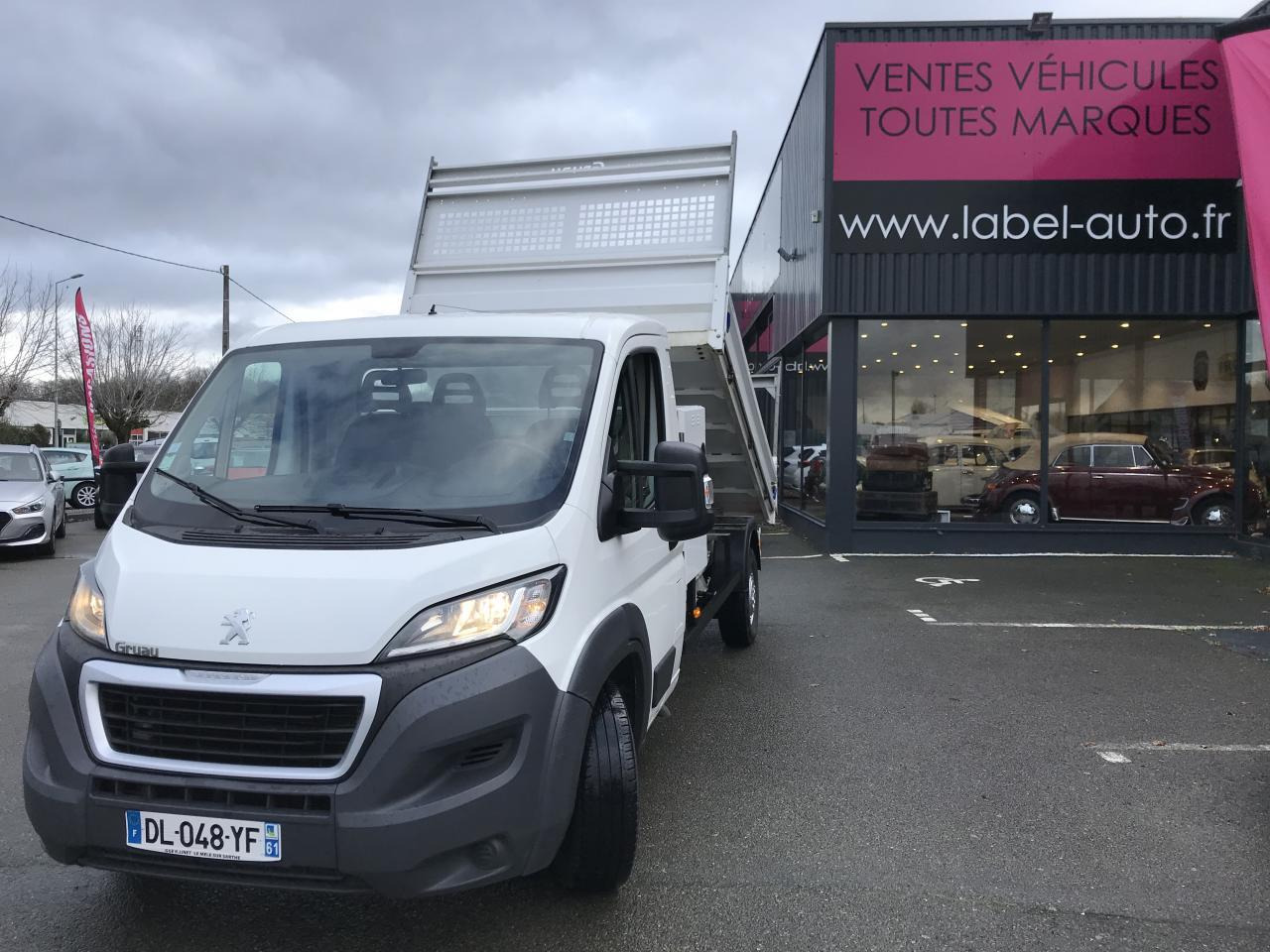 Peugeot Boxer ASPHALT 335 L3 2.2 BlueHDi S&S - 165 III CHASSIS CABINE BENNE COFFRE - Komercauto pašizgāzējs: foto 3 Peugeot Boxer ASPHALT 335 L3 2.2 BlueHDi S&S - 165 III CHASSIS CABINE BENNE COFFRE - Komercauto pašizgāzējs: foto 3