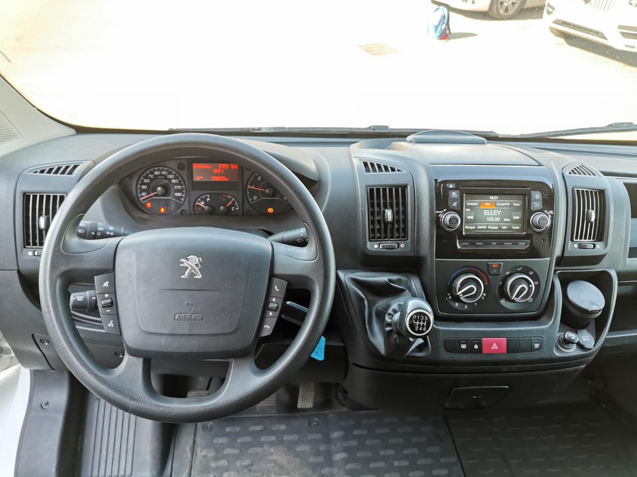 Peugeot Boxer L3H2 3.5 140CH BLUEHDI S&S PACK ASPHALT CONNECT - Kravas mikroautobuss: foto 4 Peugeot Boxer L3H2 3.5 140CH BLUEHDI S&S PACK ASPHALT CONNECT - Kravas mikroautobuss: foto 4