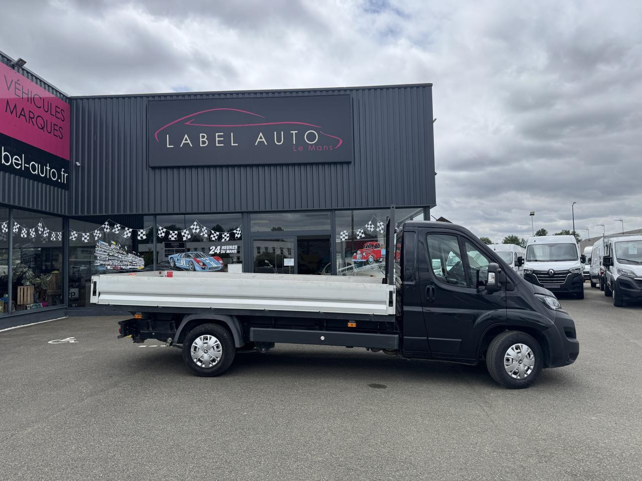 Peugeot Boxer PEUGEOT 3T5 PLATEAU 4M20 2.2 HDI 140 CH PREMIUM - Automašīna ar kravas platformu: foto 1 Peugeot Boxer PEUGEOT 3T5 PLATEAU 4M20 2.2 HDI 140 CH PREMIUM - Automašīna ar kravas platformu: foto 1