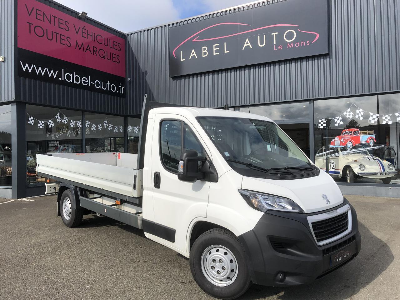 Peugeot Boxer PLATEAU 4M20 L4 2.2 BLUEHDI 140 S&S PREMIUM - Automašīna ar kravas platformu: foto 4 Peugeot Boxer PLATEAU 4M20 L4 2.2 BLUEHDI 140 S&S PREMIUM - Automašīna ar kravas platformu: foto 4