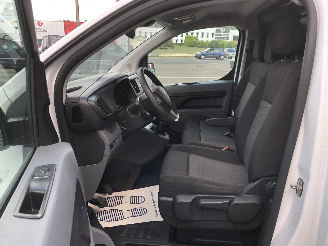 Peugeot Expert LONG 2.0 BLUEHDI 145CH S&S PREMIUM - Kravas mikroautobuss: foto 4 Peugeot Expert LONG 2.0 BLUEHDI 145CH S&S PREMIUM - Kravas mikroautobuss: foto 4