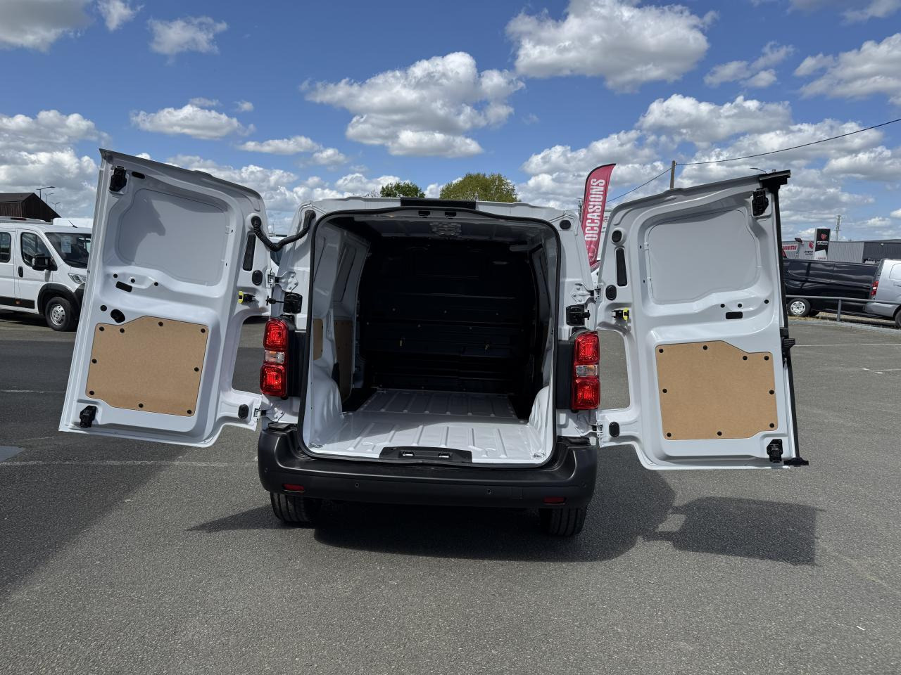 Peugeot Expert M 2.0 BLUEHDI 145CH PACK PREMIUM CONNECT - Kravas mikroautobuss: foto 3 Peugeot Expert M 2.0 BLUEHDI 145CH PACK PREMIUM CONNECT - Kravas mikroautobuss: foto 3