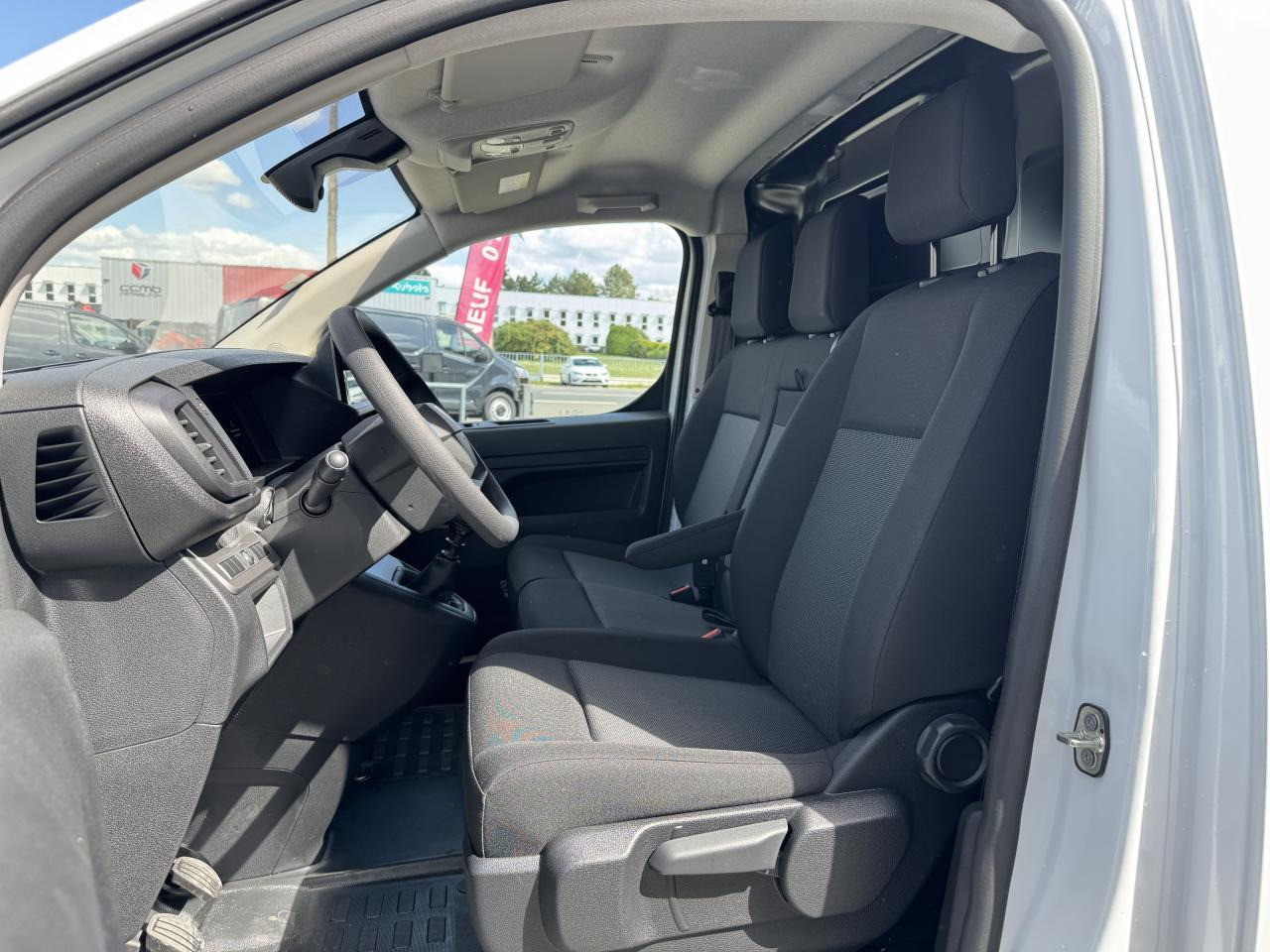 Peugeot Expert M 2.0 BLUEHDI 145CH PACK PREMIUM CONNECT - Kravas mikroautobuss: foto 5 Peugeot Expert M 2.0 BLUEHDI 145CH PACK PREMIUM CONNECT - Kravas mikroautobuss: foto 5