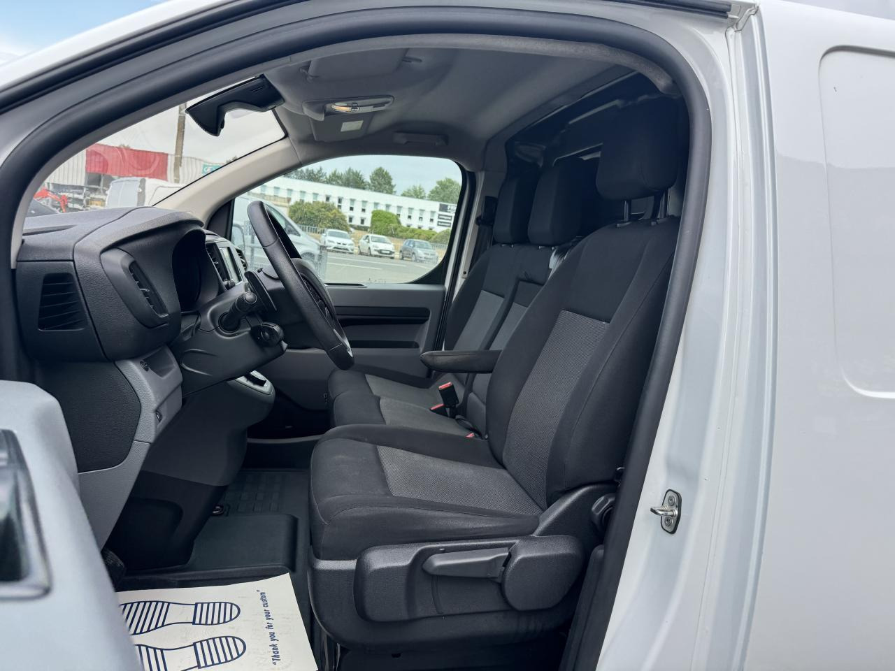 Peugeot Expert STANDARD 2.0 BLUEHDI 180CH S&S ASPHALT EAT8 - Kravas mikroautobuss: foto 4 Peugeot Expert STANDARD 2.0 BLUEHDI 180CH S&S ASPHALT EAT8 - Kravas mikroautobuss: foto 4