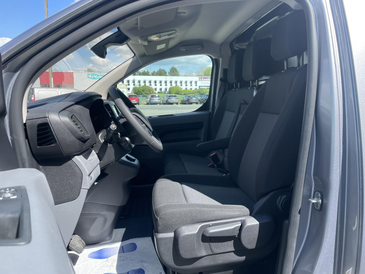 Peugeot Expert Standard 2.0 BlueHDI -180CH EAT8 ASPHALT - Kravas mikroautobuss: foto 5 Peugeot Expert Standard 2.0 BlueHDI -180CH EAT8 ASPHALT - Kravas mikroautobuss: foto 5