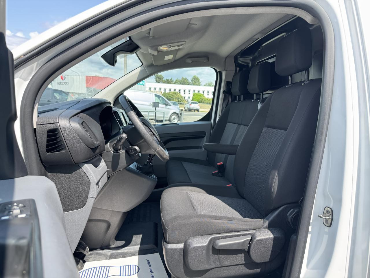 Peugeot Expert XL 2.0 BLUEHDI 145CH S&S PACK ASPHALT - Kravas mikroautobuss: foto 4 Peugeot Expert XL 2.0 BLUEHDI 145CH S&S PACK ASPHALT - Kravas mikroautobuss: foto 4
