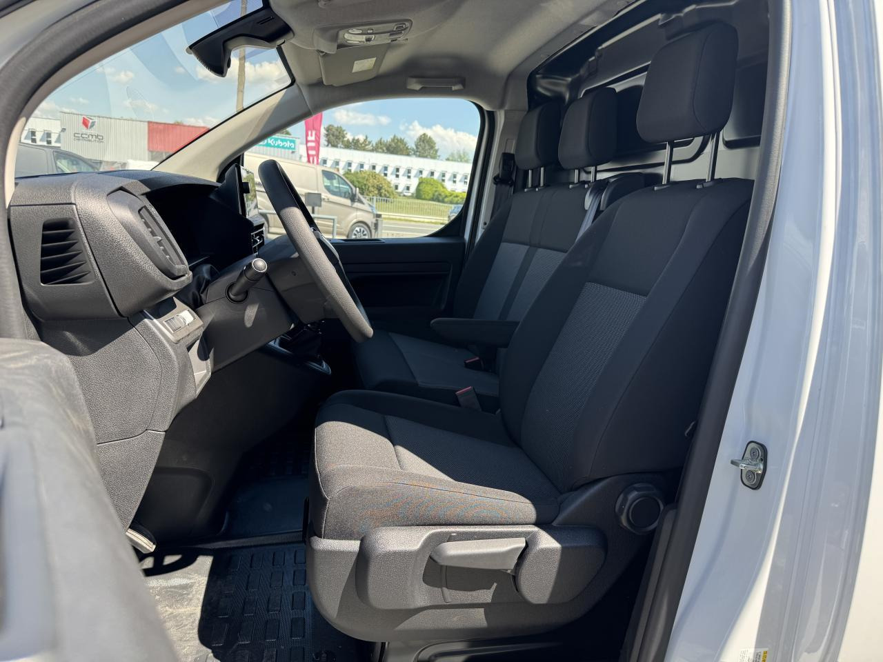 Peugeot Expert XL 2.0 BlueHDi - 145 III FOURGON Fourgon PHASE 2 - Kravas mikroautobuss: foto 5 Peugeot Expert XL 2.0 BlueHDi - 145 III FOURGON Fourgon PHASE 2 - Kravas mikroautobuss: foto 5