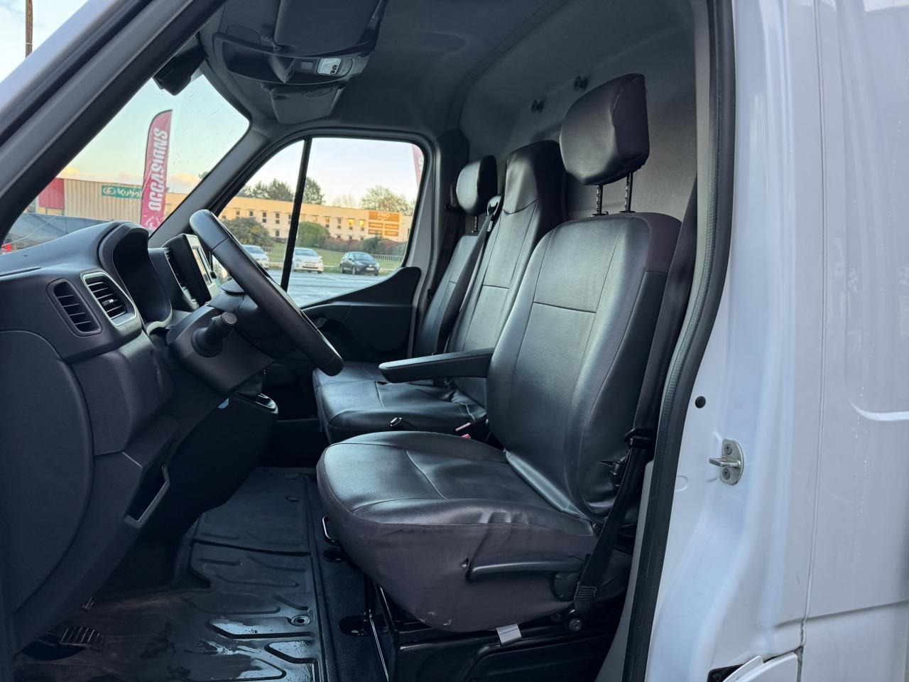 RENAULT Master Grand Confort F3300 L2H2 2.3 Blue dCi - 150 CH PORTE VERRE - Kravas mikroautobuss: foto 4 RENAULT Master Grand Confort F3300 L2H2 2.3 Blue dCi - 150 CH PORTE VERRE - Kravas mikroautobuss: foto 4