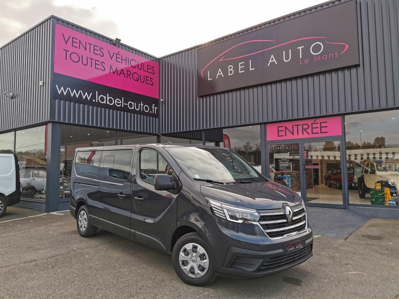 RENAULT Trafic L2 2.0 Energy dCi - 150 - S&S - BVA - 25 III COMBI Combi Grand Evolution L2H1 PHASE 3 - Pasažieru furgons: foto 1 RENAULT Trafic L2 2.0 Energy dCi - 150 - S&S - BVA - 25 III COMBI Combi Grand Evolution L2H1 PHASE 3 - Pasažieru furgons: foto 1