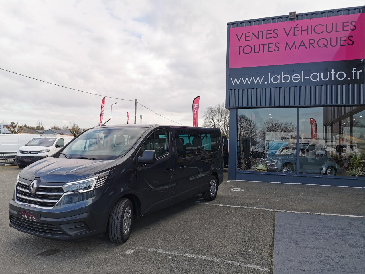RENAULT Trafic L2 2.0 Energy dCi - 150 - S&S - BVA - 25 III COMBI Combi Grand Evolution L2H1 PHASE 3 - Pasažieru furgons: foto 5 RENAULT Trafic L2 2.0 Energy dCi - 150 - S&S - BVA - 25 III COMBI Combi Grand Evolution L2H1 PHASE 3 - Pasažieru furgons: foto 5