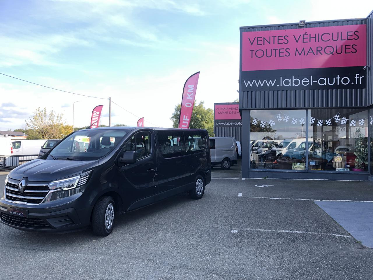 RENAULT Trafic L2 2.0 Energy dCi - 150 - S&S III COMBI Combi Zen L2H1 PHASE 3 - Pasažieru furgons: foto 5 RENAULT Trafic L2 2.0 Energy dCi - 150 - S&S III COMBI Combi Zen L2H1 PHASE 3 - Pasažieru furgons: foto 5