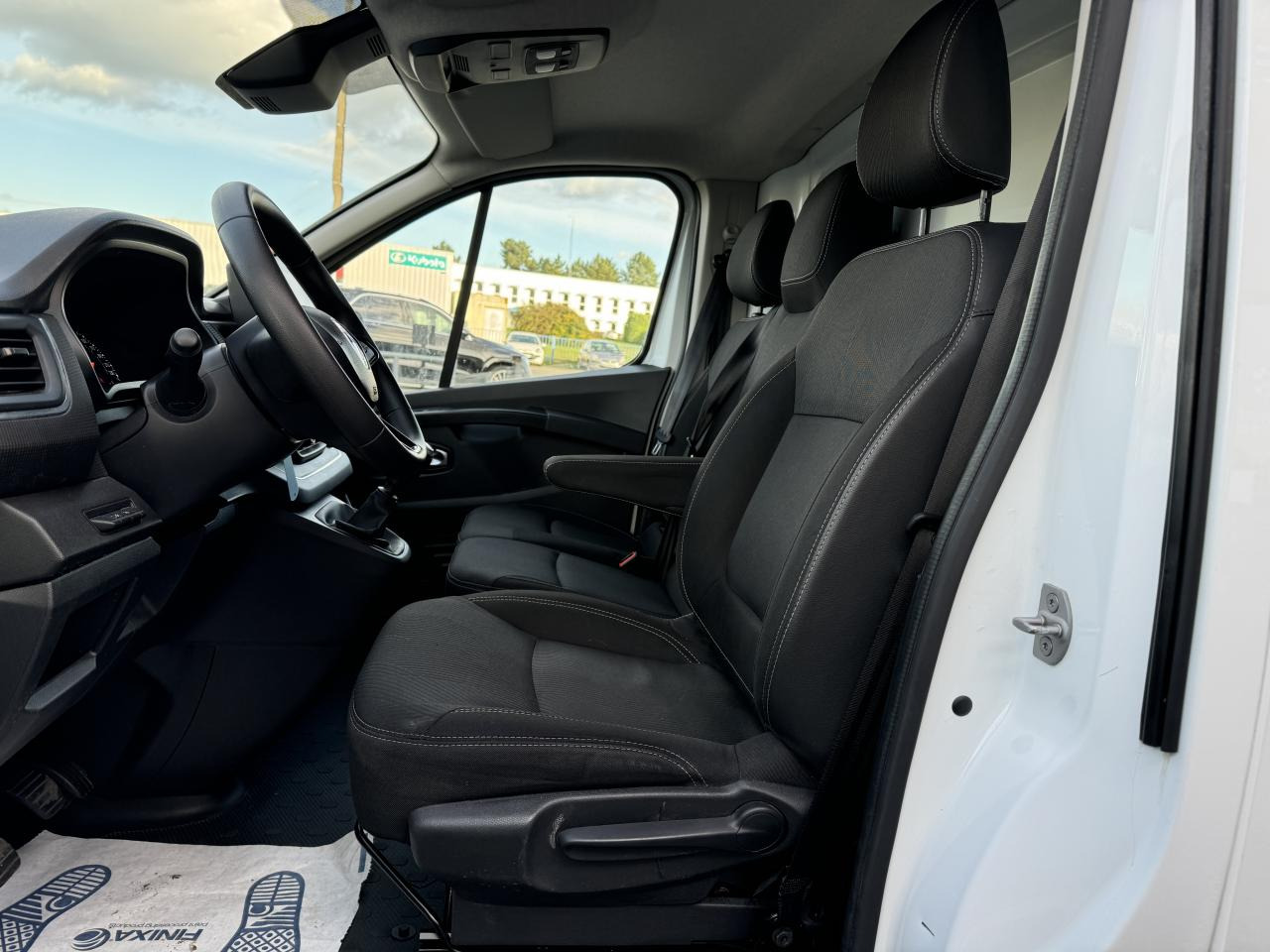 RENAULT Trafic L2H1 3000 Kg 2.0 Blue dCi - 130 III FOURGON Fourgon Grand Confort L2H1 PHASE 3 - Kravas mikroautobuss: foto 4 RENAULT Trafic L2H1 3000 Kg 2.0 Blue dCi - 130 III FOURGON Fourgon Grand Confort L2H1 PHASE 3 - Kravas mikroautobuss: foto 4