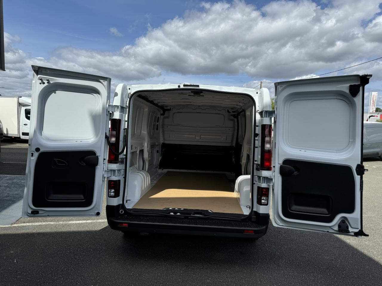 RENAULT Trafic L2H1 3000 Kg 2.0 Blue dCi - 170 2024 III FOURGON Fourgon Advance L2H1 PHASE 3 - Kravas mikroautobuss: foto 4 RENAULT Trafic L2H1 3000 Kg 2.0 Blue dCi - 170 2024 III FOURGON Fourgon Advance L2H1 PHASE 3 - Kravas mikroautobuss: foto 4