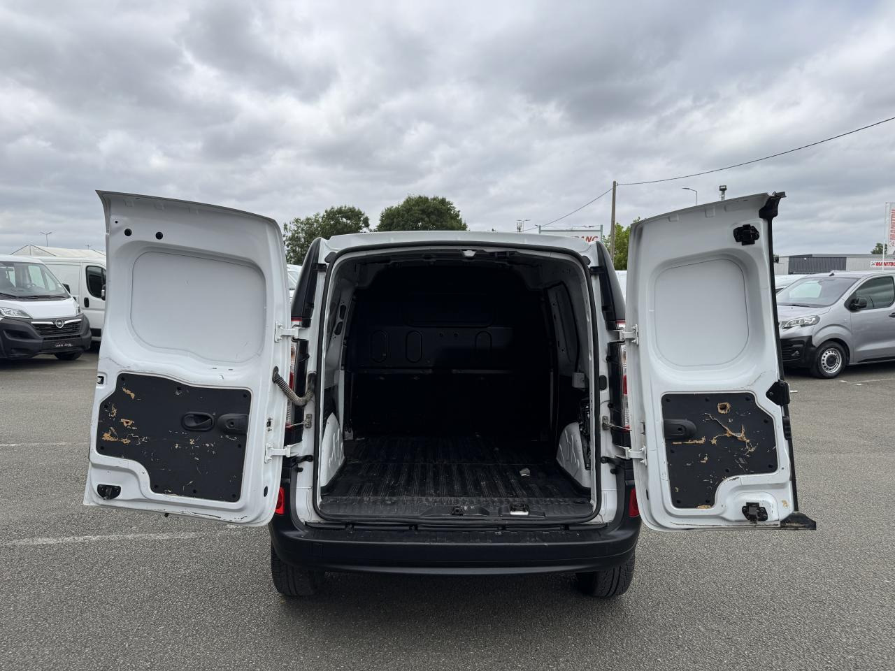 Renault Kangoo 1.5 BLUE DCI 80CH GRAND CONFORT 5CV - Mazs furgons: foto 2 Renault Kangoo 1.5 BLUE DCI 80CH GRAND CONFORT 5CV - Mazs furgons: foto 2