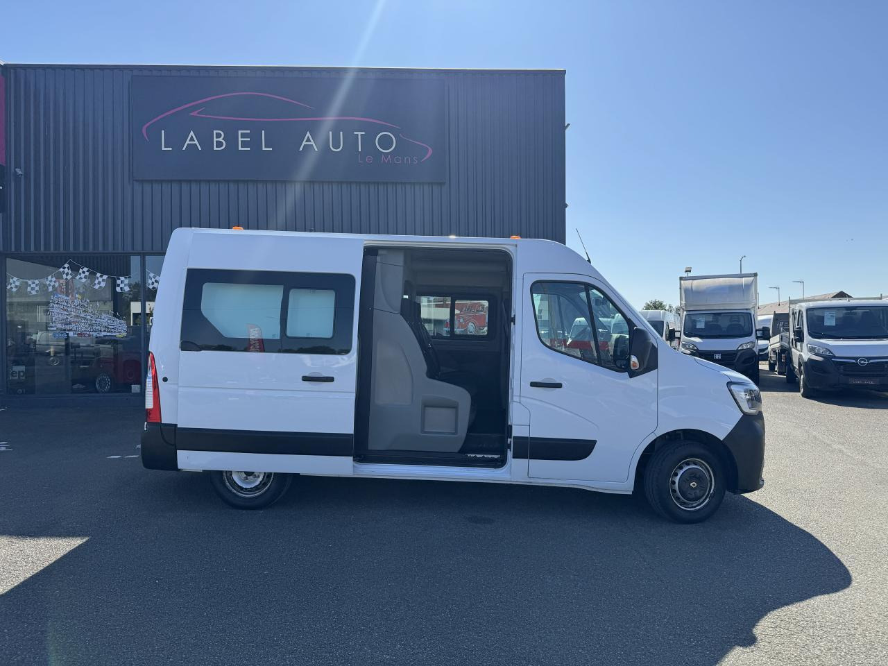Renault Master 7 PLACES Confort F3300 L2H2 2.3 dCi - 135 III CABINE APPROFONDIE Cabine approfondie L2H2 Tra - Kravas-pasažieru furgons: foto 1 Renault Master 7 PLACES Confort F3300 L2H2 2.3 dCi - 135 III CABINE APPROFONDIE Cabine approfondie L2H2 Tra - Kravas-pasažieru furgons: foto 1
