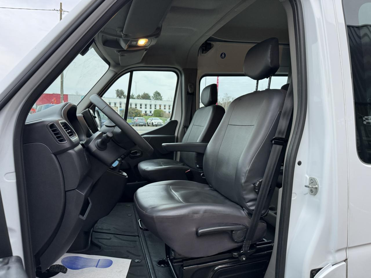 Renault Master F3500 L3H2 2.3 BLUE DCI 135CH CABINE APPROFONDIE 6 PLACES GRAND CONFORT - Kravas-pasažieru furgons: foto 5 Renault Master F3500 L3H2 2.3 BLUE DCI 135CH CABINE APPROFONDIE 6 PLACES GRAND CONFORT - Kravas-pasažieru furgons: foto 5