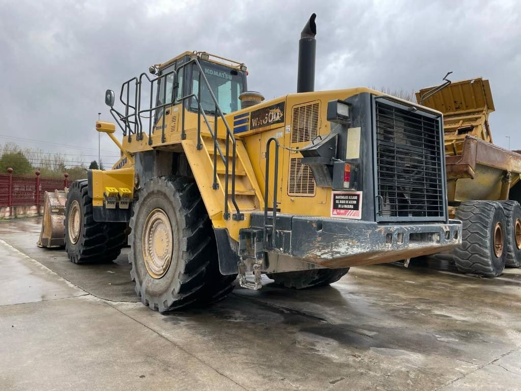 Komatsu WA 600-6 - Riteņu iekrāvējs: foto 1 Komatsu WA 600-6 - Riteņu iekrāvējs: foto 1