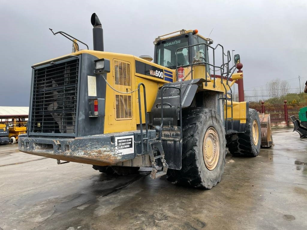 Komatsu WA 600-6 - Riteņu iekrāvējs: foto 2 Komatsu WA 600-6 - Riteņu iekrāvējs: foto 2